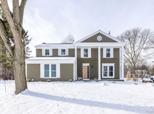 1499 W Horseshoe Bend Dr, Rochester, MI