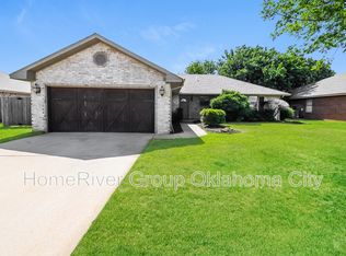2521 Ridgewood Dr, Moore, OK 73160