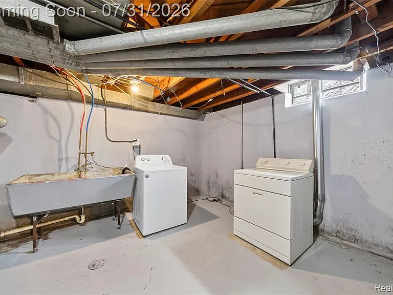 360 Parkview Dr — Photo 18