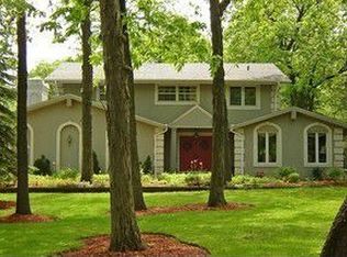 22 Robin Crest Rd, Hawthorn Woods, IL 60047