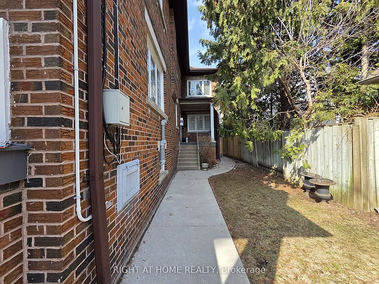 20 Teddington Park Ave #1 — Photo 3
