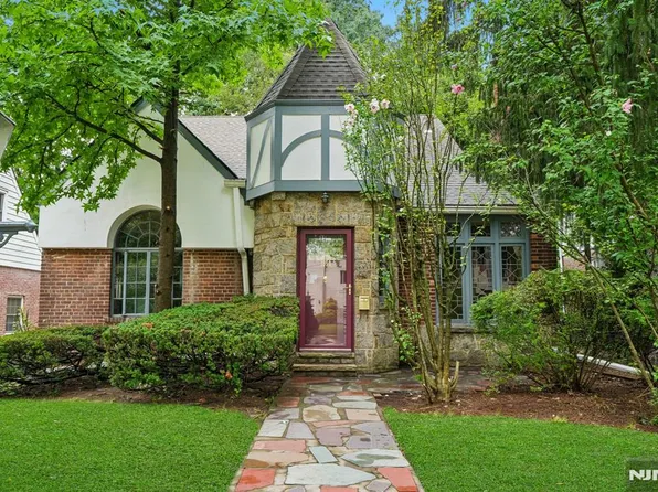 1094 Belle Ave, Teaneck, NJ 07666