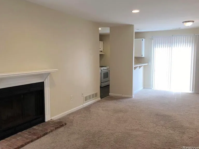 2441 Samoset Rd — Photo 2