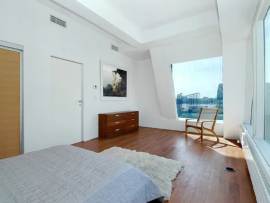 Sold by Sotheby's International Realty | media 34