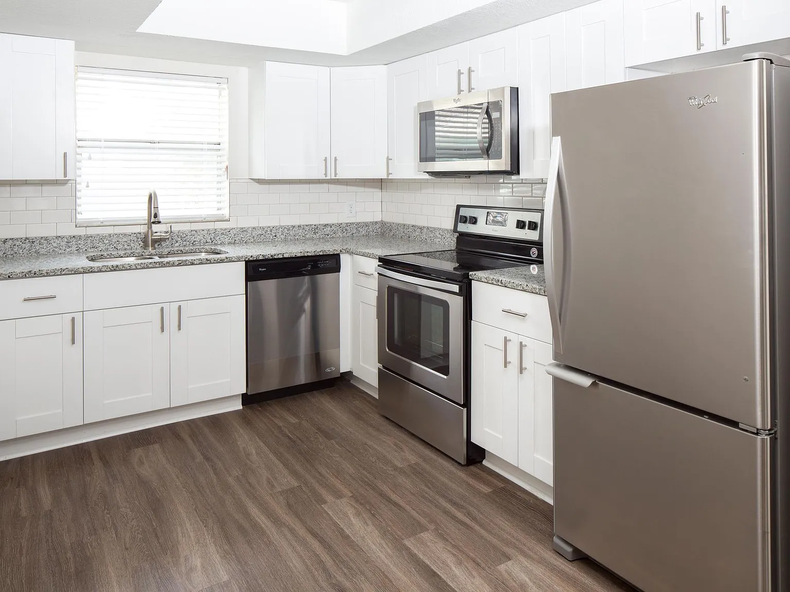 South Tampa Condo Grade 2-Bedroom with Laundry — Photo 2