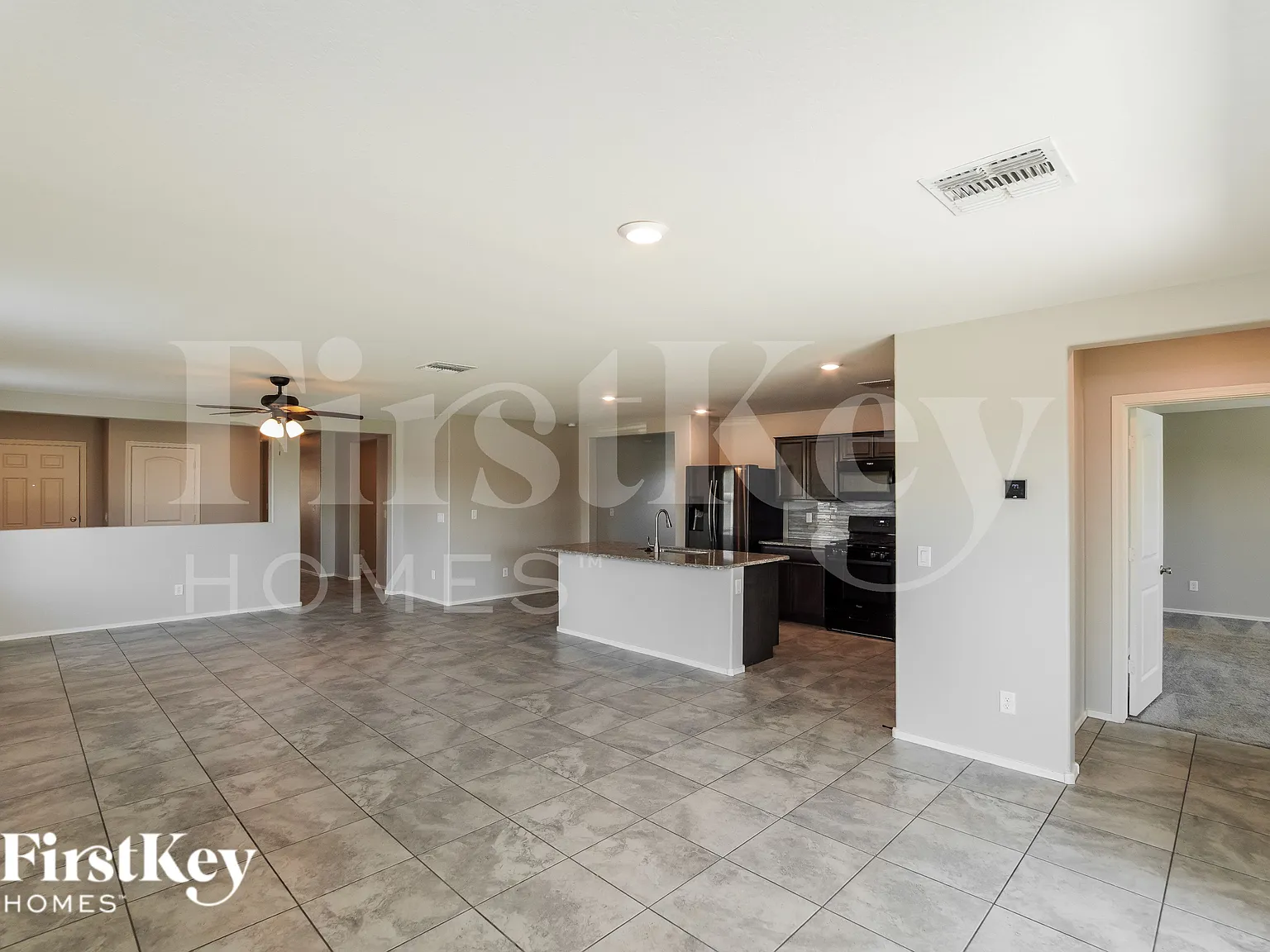3 bed, 2.0 bath, 1851 sqft, $2,070 — Photo 2