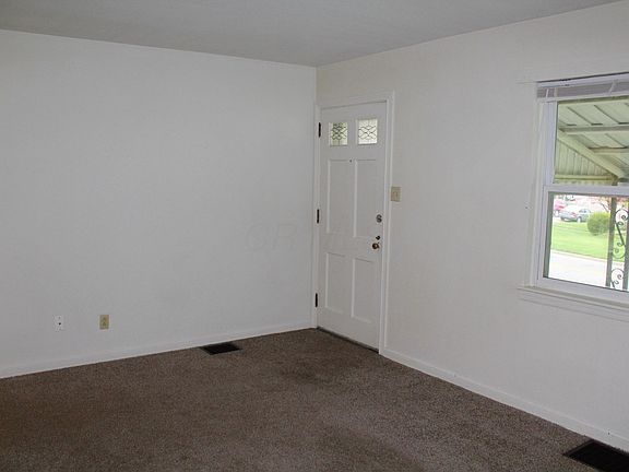 3rd image of 637 Sheridan Dr