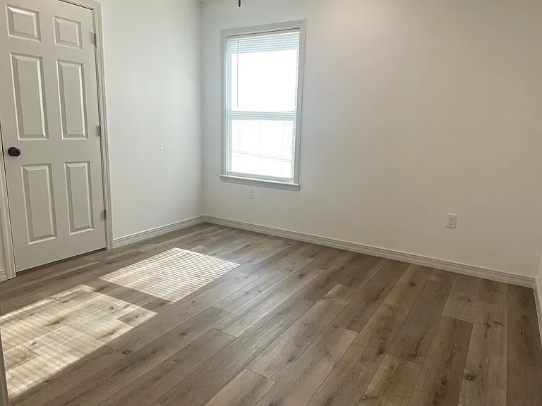 416 E G St #B — Photo 10