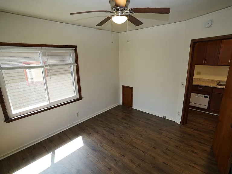 215 N Ingersoll St — Photo 11