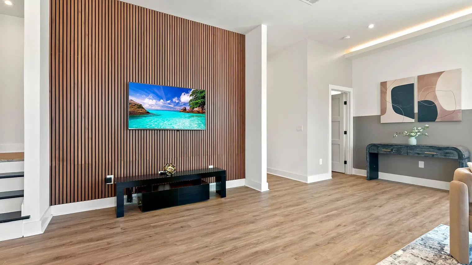 3 bed, 2.0 bath, $5,304 — Photo 2