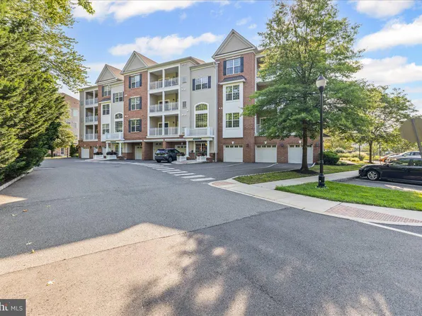 226 Breeders Cup Dr, Cherry Hill, NJ 08002