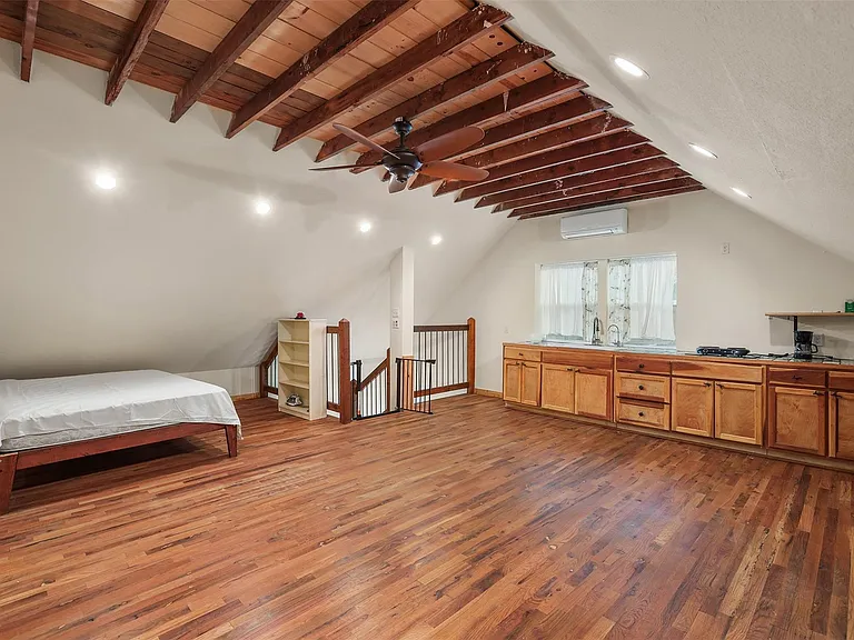 9009 Lazy Ln — Photo 32