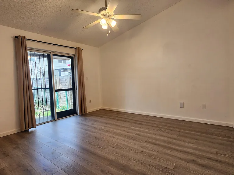 500 NE 3rd St #109 — Photo 18