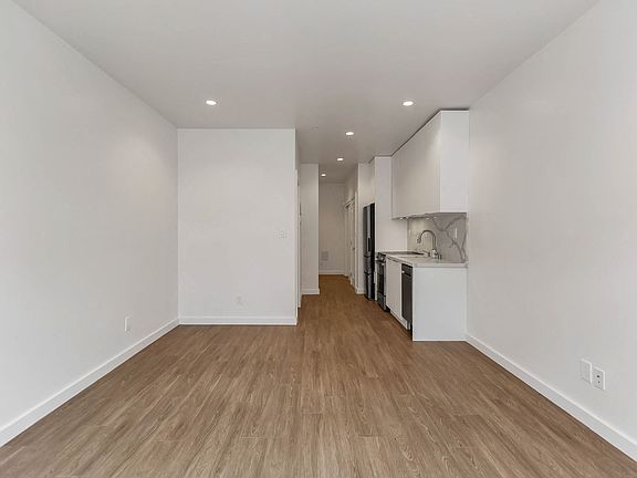 5th image of 1950 Franklin St #8A