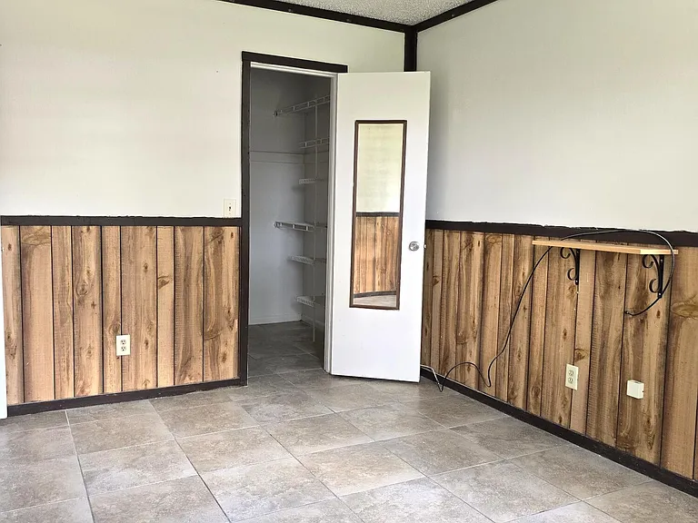 582 NW Sherbrooke Ave — Photo 13