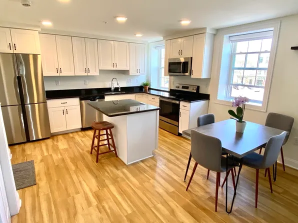 30 Village Hill Rd Unit 202, Northampton, MA 01060