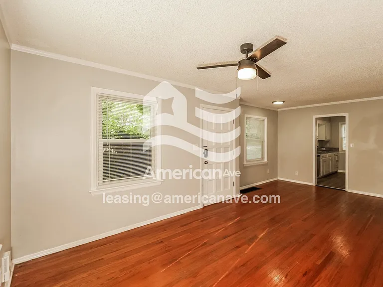 1002758_006_living_room_6.jpg