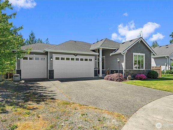 3rd image of 1757 Hillcrest Loop