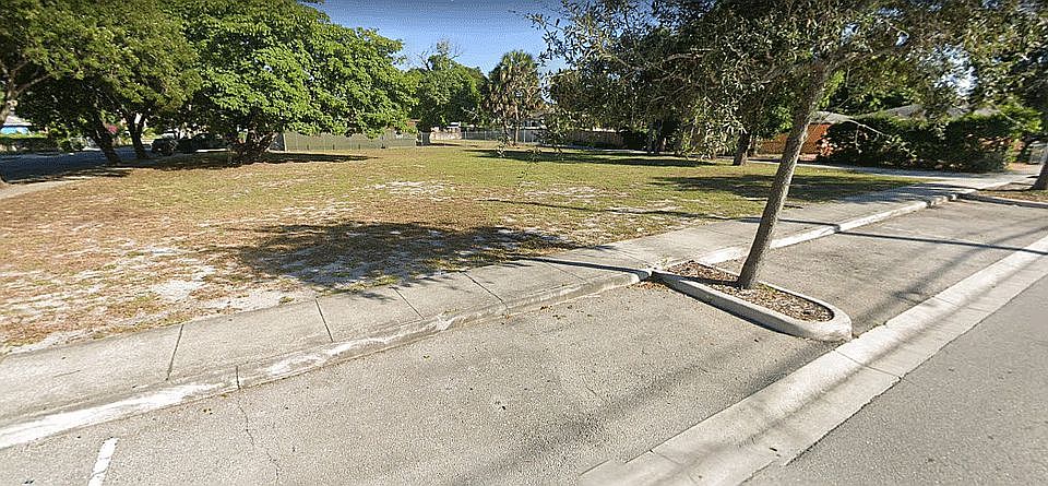 1st image of 720 39th St