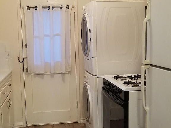 3rd image of 9976 Live Oak Ave