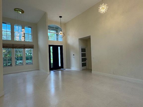 5th image of 7690 La Corniche Cir