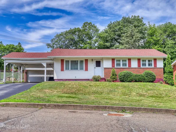 6 Cindy Dr, Hazleton, PA 18202