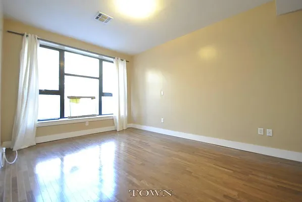 Rented by Town Residential | media 38