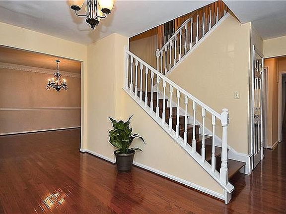 Spacious Foyer