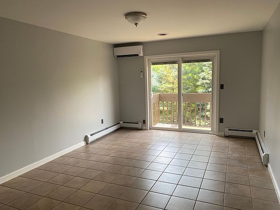 Living Room (1 of 2)