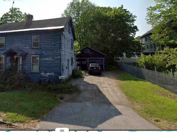4 Warren Street, Rochester, NH 03868
