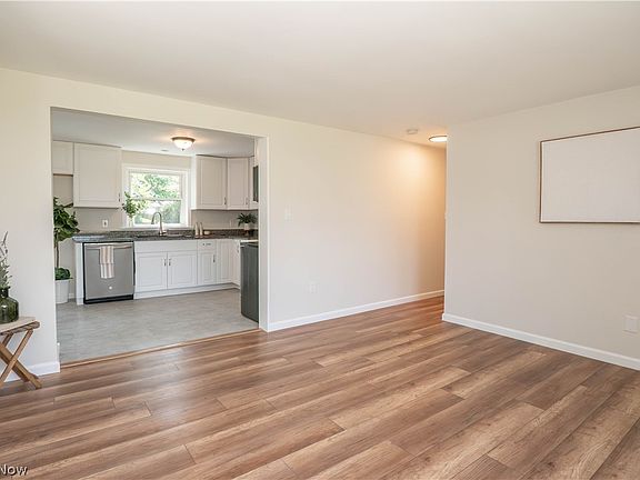 5th image of 592 Frost Rd