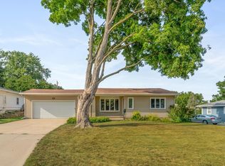 905 Burbank Ave, Waterloo, IA 50702