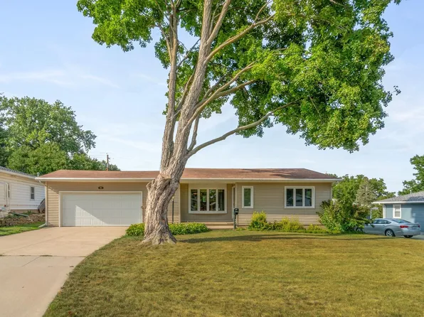 905 Burbank Ave, Waterloo, IA 50702