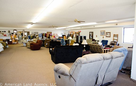 5th image of 225 N Broadway Ave.