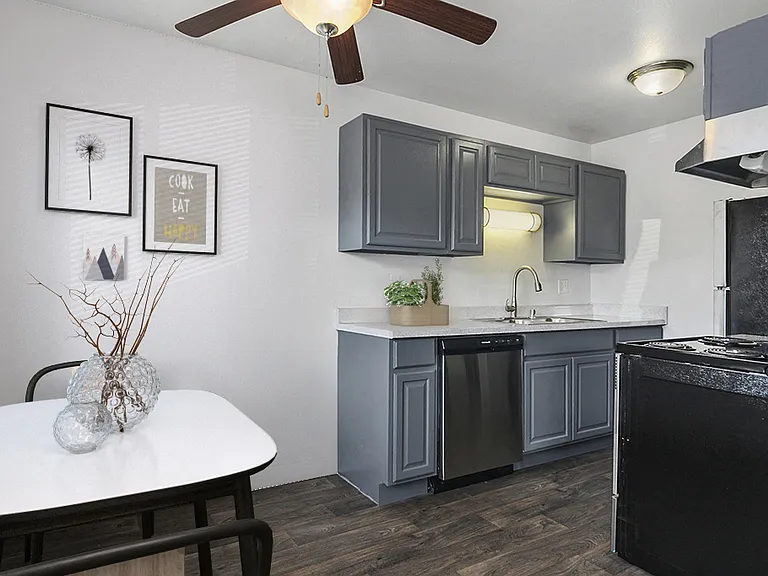 Kentwood Apartments — Photo 15
