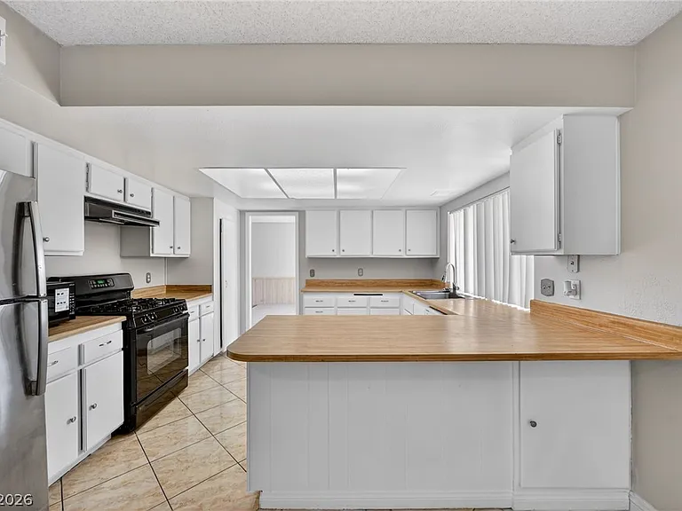 389 Summer Creek Ct — Photo 11