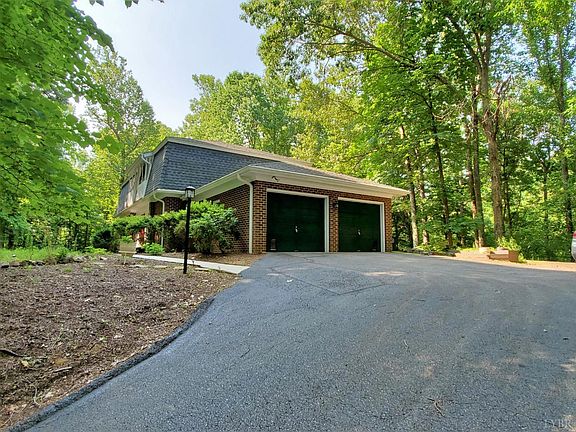 4th image of 205 Ivy Dr