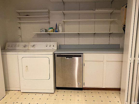 4th image of 3821 Tremont Dr