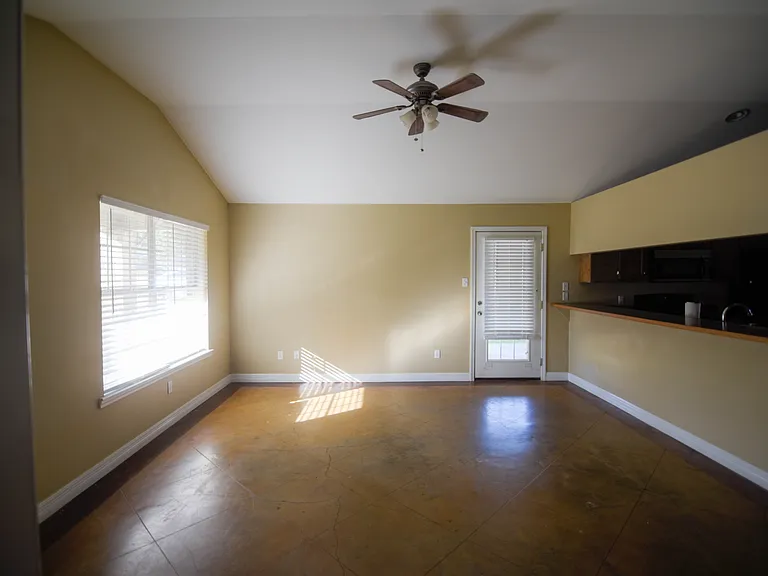 2506 Redwood St — Photo 6