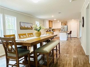 689 Auction Rd, Waynesville, GA 31566