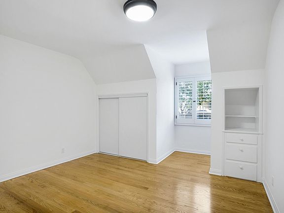 2nd image of 4286 N Clybourn Ave