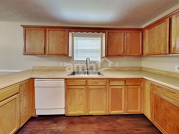3rd image of 7411 Meadow Wood Way