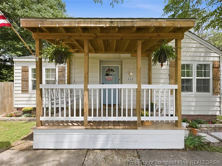 202 N Jackson St — Photo 2
