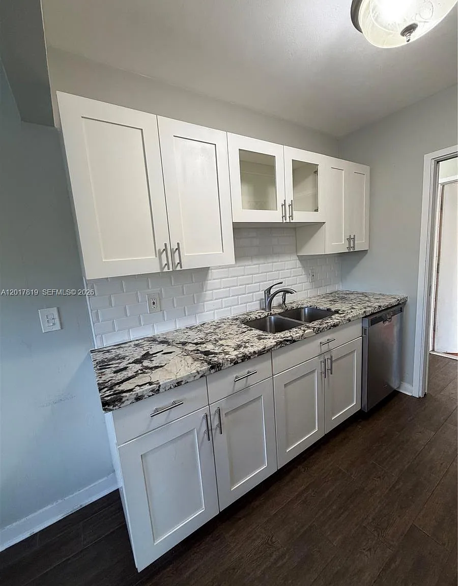 1 bed, 1.0 bath, $1,800 — Photo 1