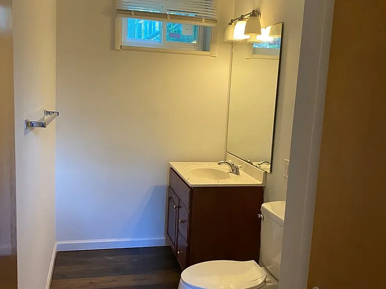 883 Roanoke Dr — Photo 10