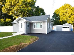 108 Tully Cir, Bridgeport, CT 06610