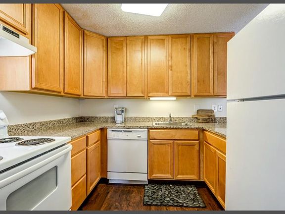 5th image of 2800 N Silvertree Ln #1C