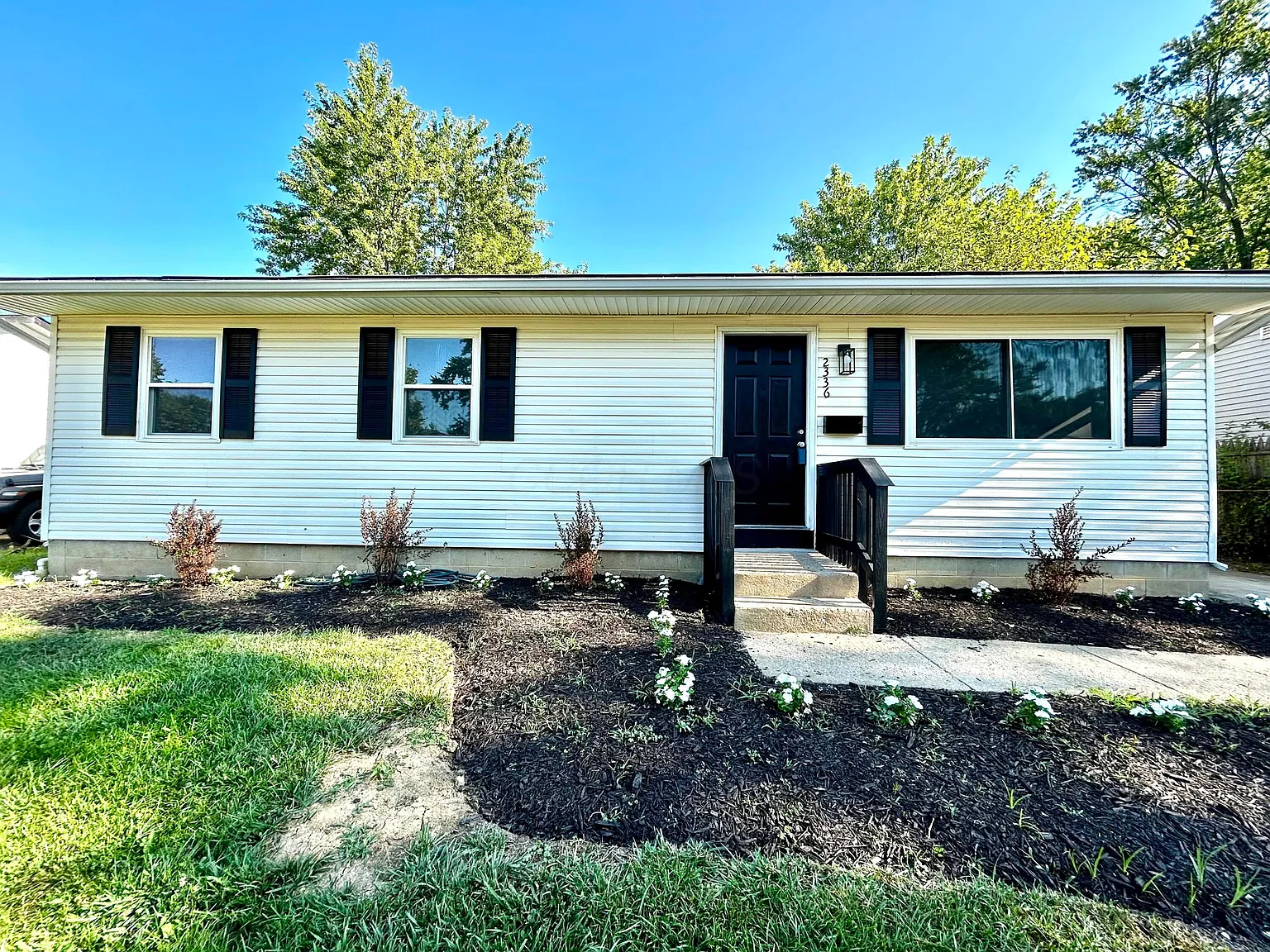 2336 Edenburgh Dr S photo 1