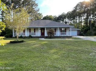 77 Covered Bridge Rd, Carriere, MS 39426