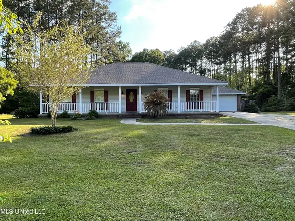 77 Covered Bridge Rd, Carriere, MS 39426